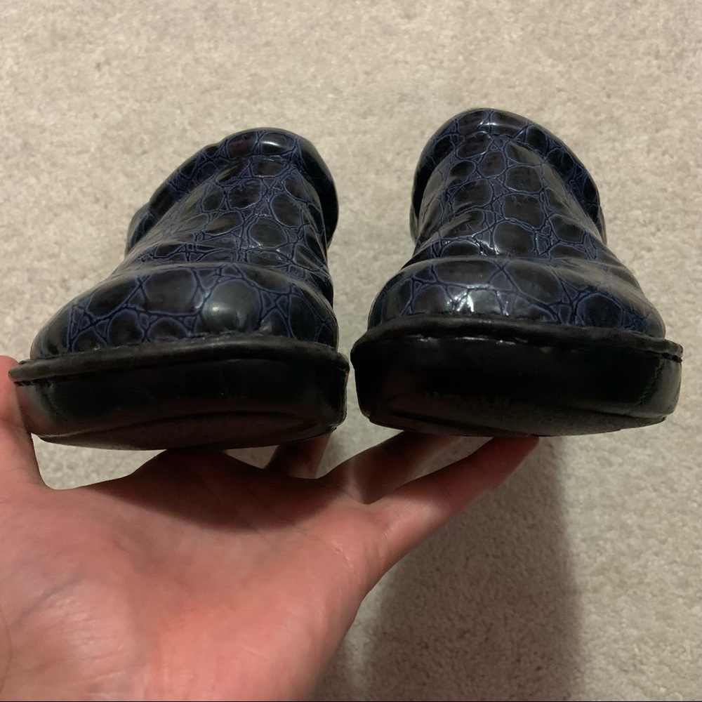Croc Print Clogs - Picture 6 of 8